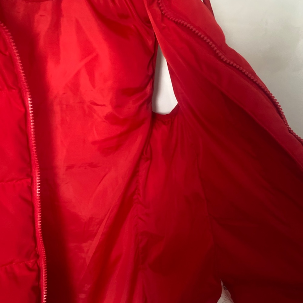 Fabletics Red puffer vest with hood - Picture 6 of 8